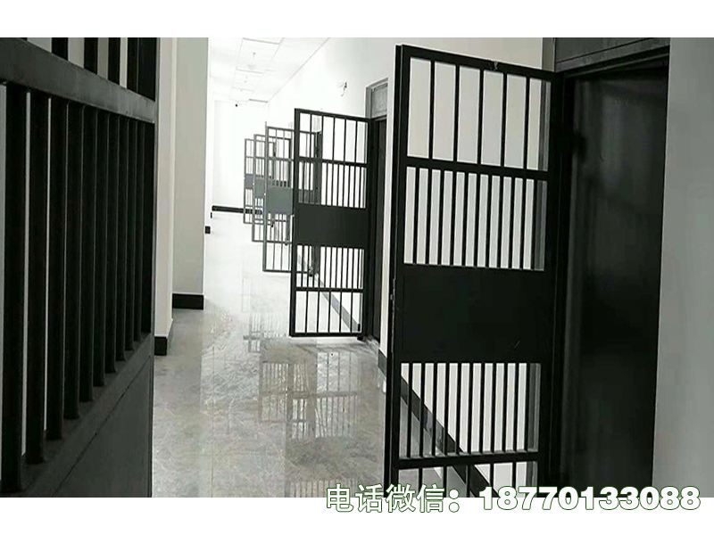明山监狱宿舍铁门